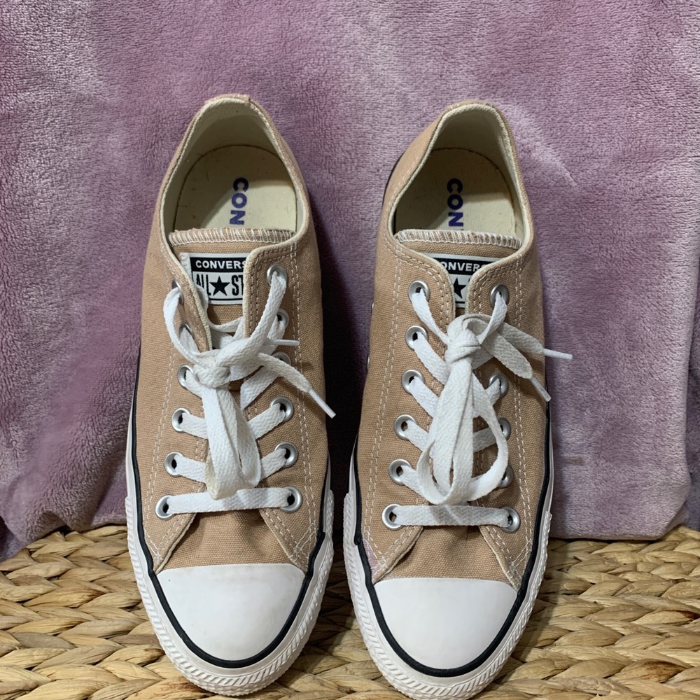 tan converse- low top